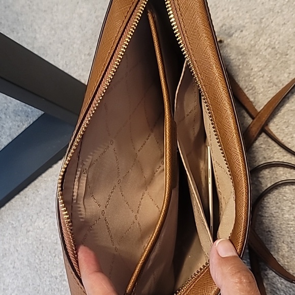 MK Jet set Large Saffiano leather crossbody - Picture 3 of 9